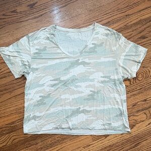 American Eagle Outfitters Green Camo Short Sleeve Tee